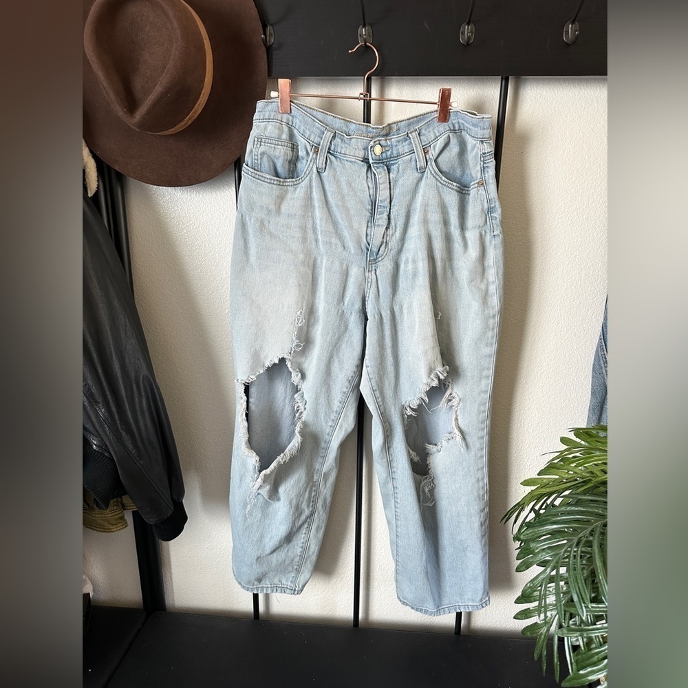 Universal Thread Light Wash Stretch Destroyed Dis… - image 1